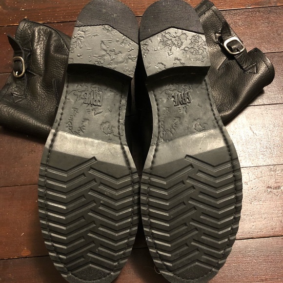 Women’s 9.5 Veronica Leather Frye Boots - Picture 4 of 6